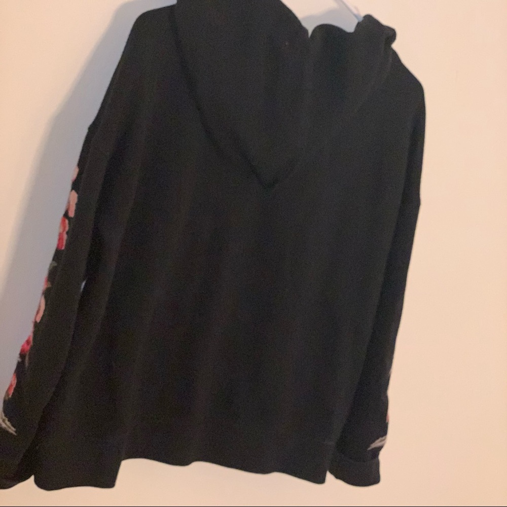 Ae Cropped Floral Embroidery Hoodie View 3